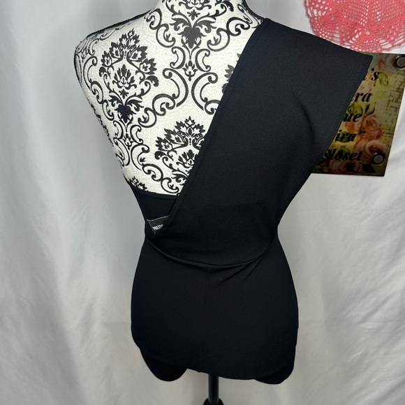 NWT PrettyLittleThing Drape Black One-Shoulder Playsuit Size 0 - Picture 6 of 12